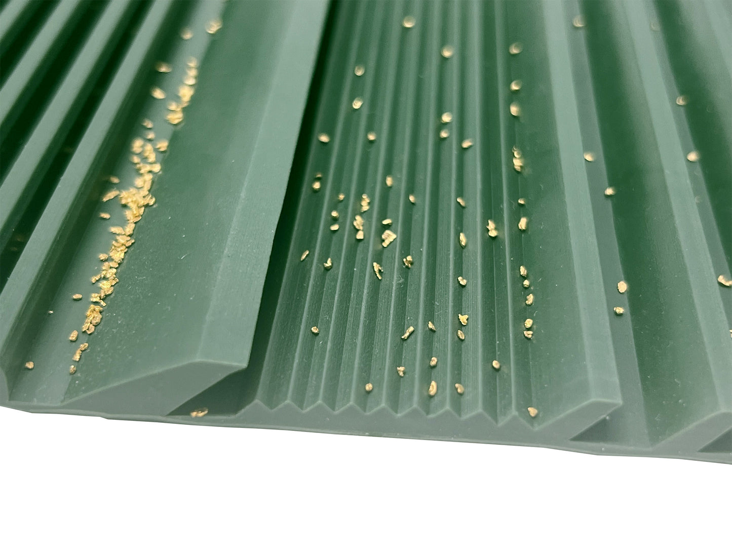 Sluice box matting with rubber riffles; gold sluice mat for sluice box; gold prospecting supplies;10x27 or 12x36 inch cut to fit, green color with multiple aggressive rib patterns