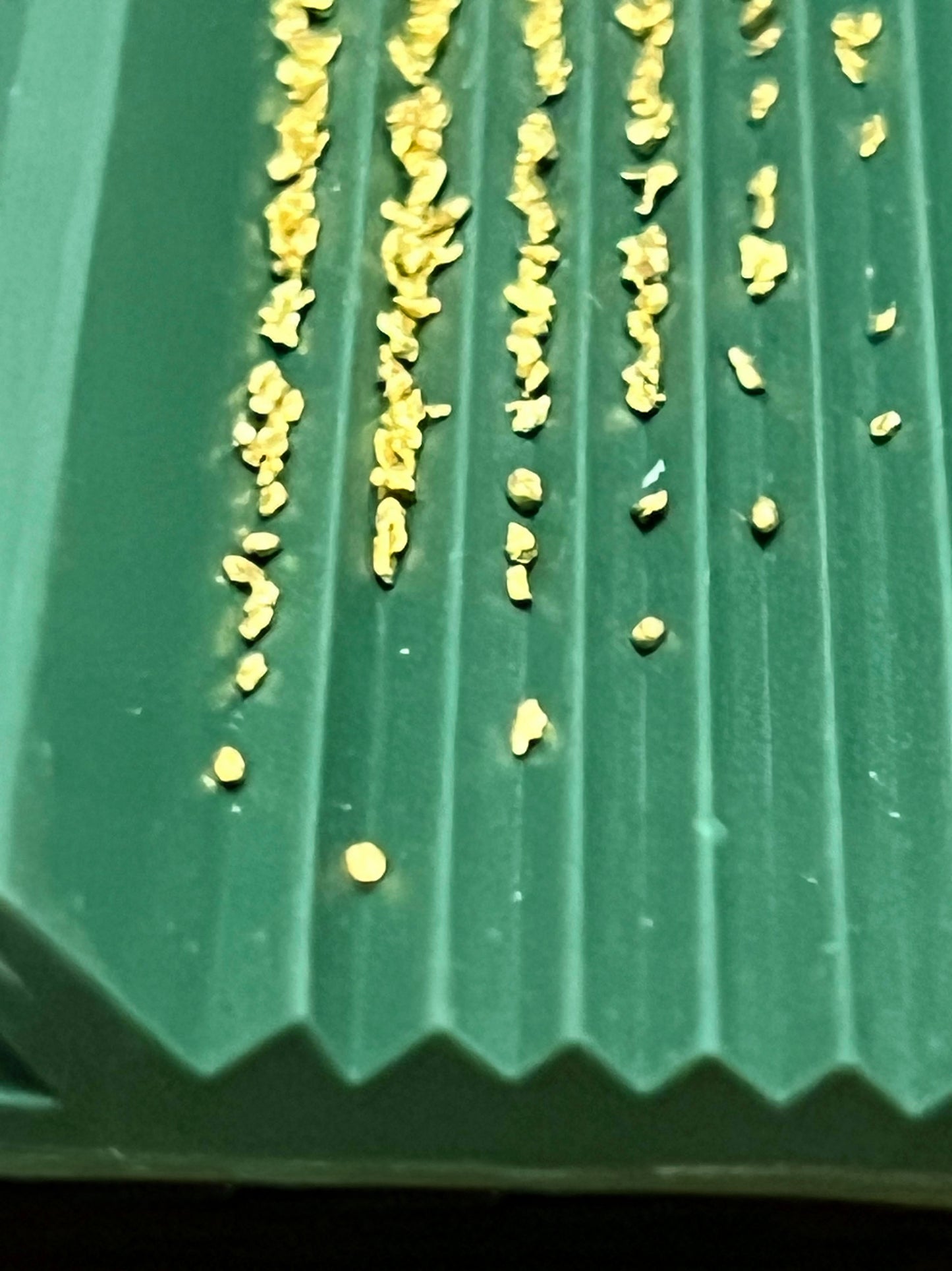 Sluice box matting with rubber riffles; gold sluice mat for sluice box; gold prospecting supplies;10x27 or 12x36 inch cut to fit, green color with multiple aggressive rib patterns