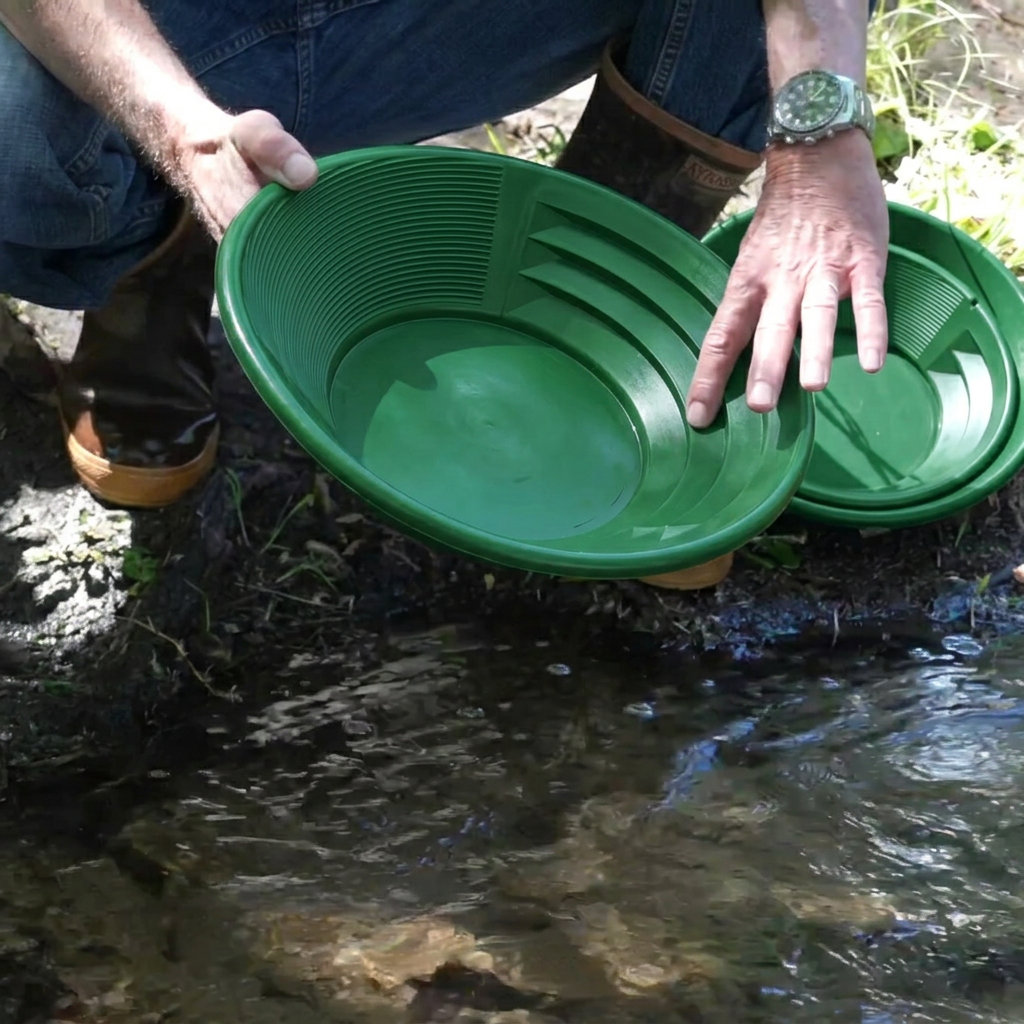 Sluice Fox Spiral Gold Pan with Vanishing Riffle